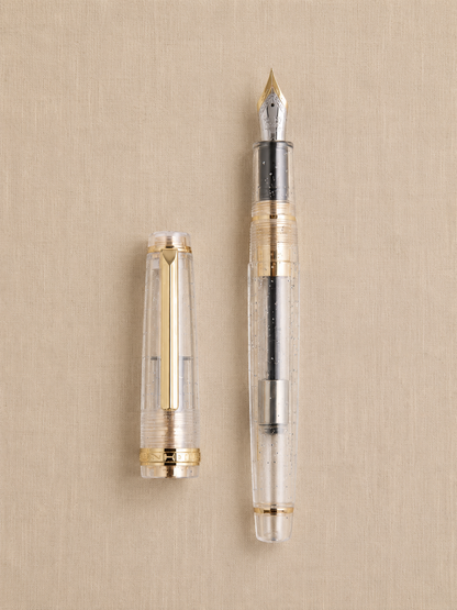 82 Standard Fountain Pen (F) - Gold Trim