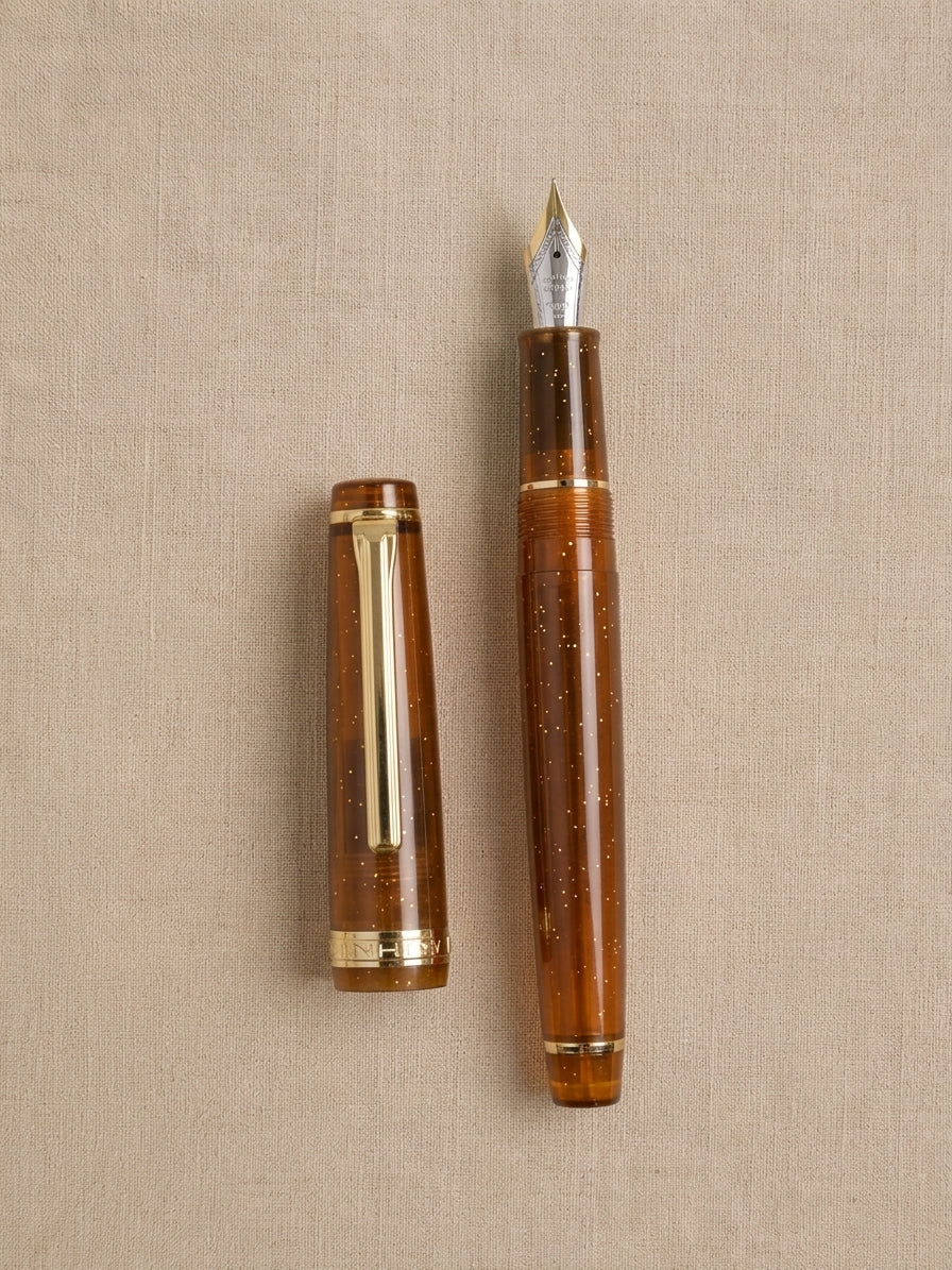 82 Standard Fountain Pen (F) - Gold Trim