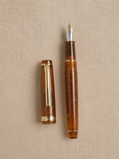82 Standard Fountain Pen (F) - Gold Trim